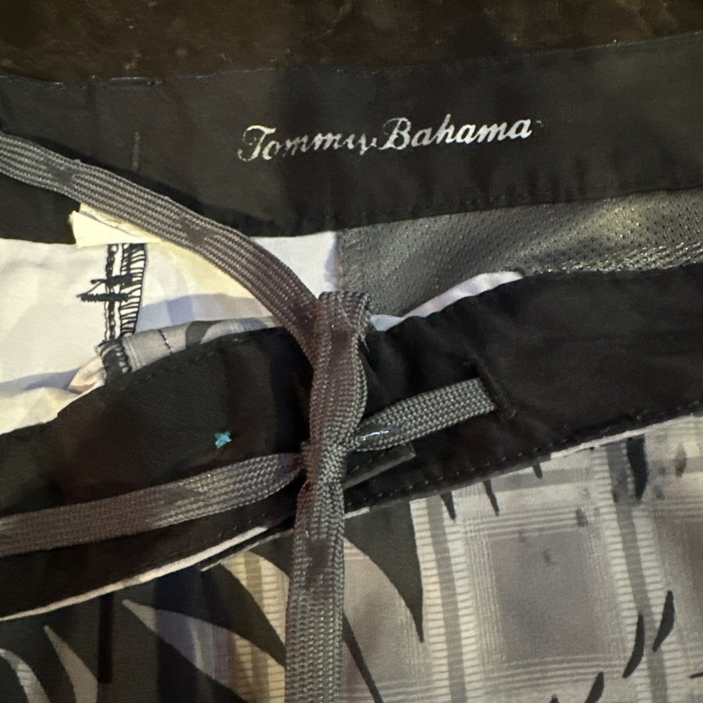 Tommy Bahama Mens Hybrid Board Shorts 36 Grey Tropical Palm Leaf Plaid Swim Surf